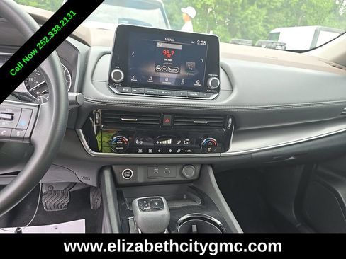 Used 2023 Nissan Rogue SV AWD/4WD image 5