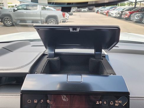 New 2026 GMC Yukon XL AT4 w/ AT4 Premium Plus Package AWD/4WD image 32