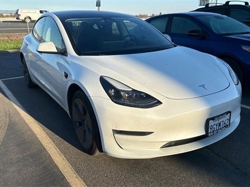 Used 2023 Tesla Model 3 Standard Range image 2