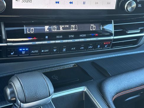 Used 2024 Toyota Sienna XSE w/ XSE Premium Package FWD image 23