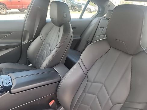Used 2025 BMW 530i RWD image 8