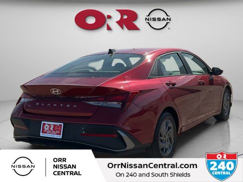 Used 2024 Hyundai Elantra SEL image 5
