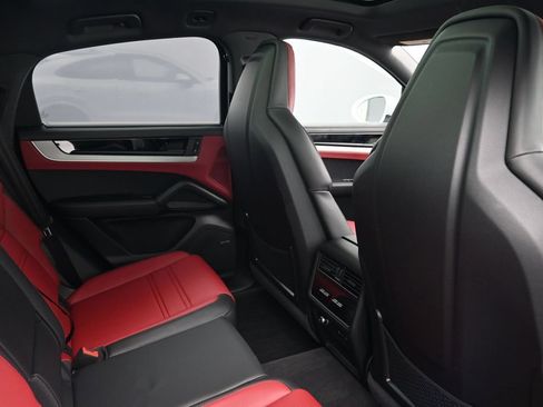 Used 2026 Porsche Cayenne S AWD/4WD image 7