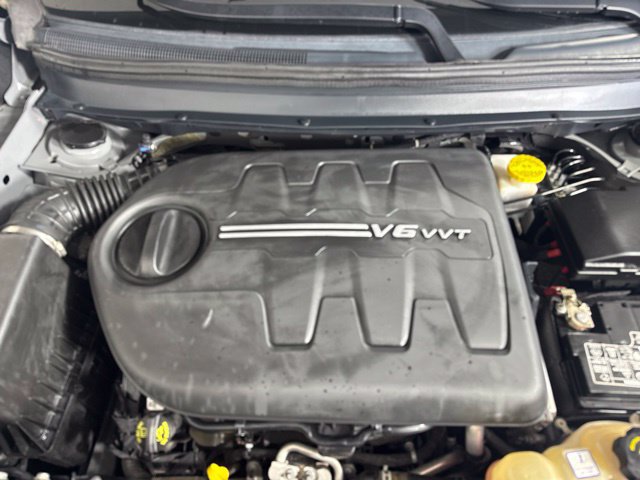 Used 2019 Jeep Cherokee Limited w/ Luxury Group AWD/4WD image 13