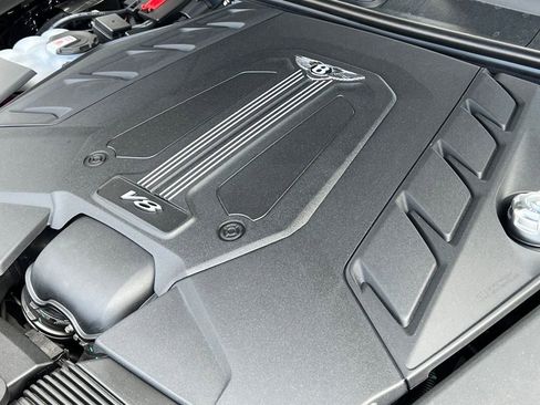 Used 2025 Bentley Bentayga image 53