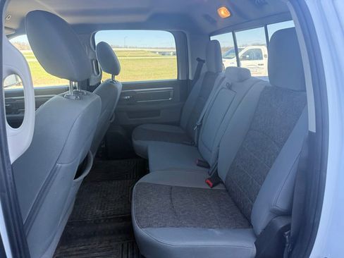 Used 2019 RAM 1500 Classic SLT w/ Luxury Group image 13