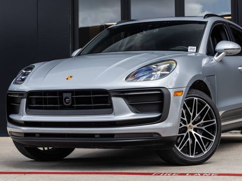 Certified 2026 Porsche Macan AWD/4WD image 7