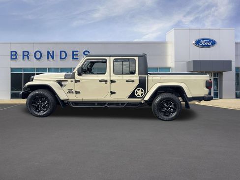Used 2022 Jeep Gladiator Sport AWD/4WD image 1