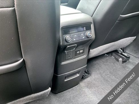 Used 2022 GMC Acadia Denali w/ Denali Technology Package AWD/4WD image 30