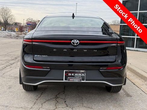 Used 2026 Toyota Crown XLE image 4