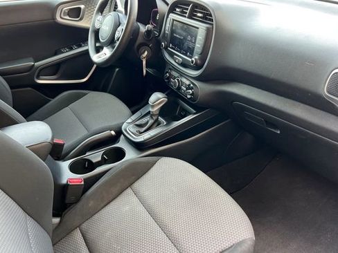 Used 2023 Kia Soul LX w/ Option Group 015 image 17