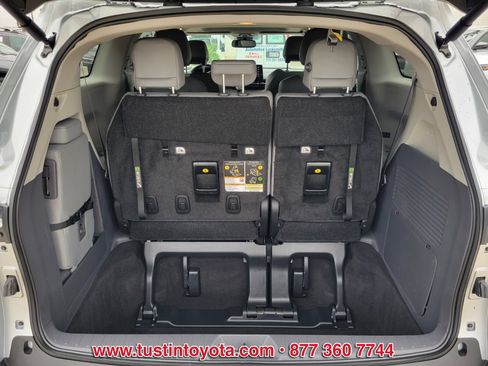 Used 2023 Toyota Sienna XLE FWD image 14