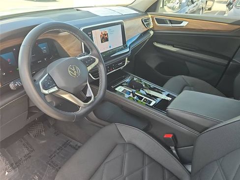 Used 2024 Volkswagen Atlas SE FWD image 20