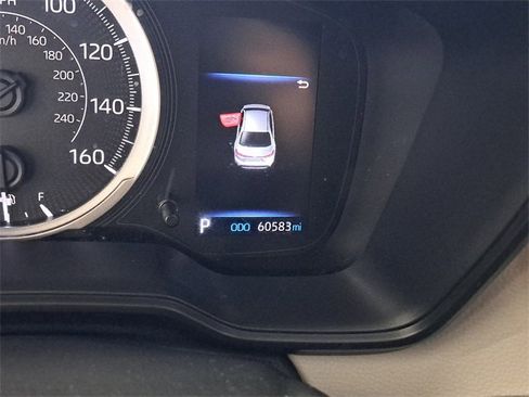 Used 2022 Toyota Corolla LE image 2