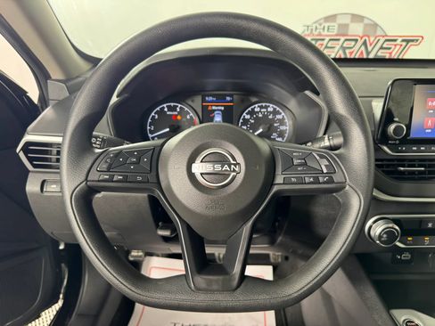 Used 2023 Nissan Altima 2.5 S FWD image 13