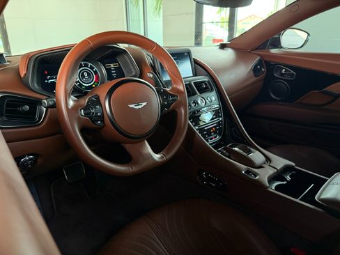 Used 2018 Aston Martin DB11 V12 RWD image 31