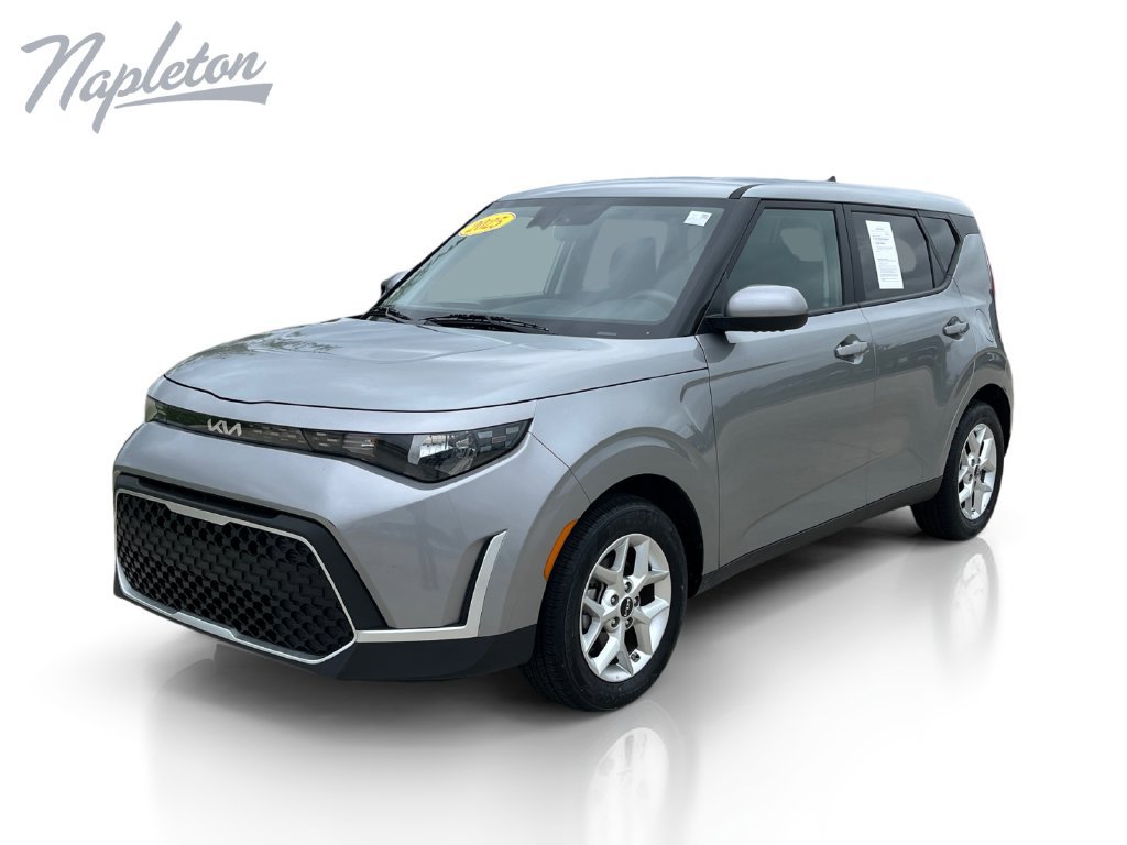Used 2025 Kia Soul LX w/ LX Technology Package FWD image 1