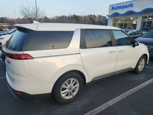 Used 2022 Kia Carnival LX image 8