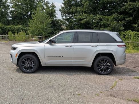 New 2026 Jeep Grand Cherokee Limited AWD/4WD image 6