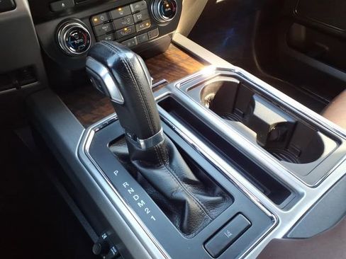 Used 2015 Ford F150 Platinum w/ Equipment Group 701A Luxury AWD/4WD image 22