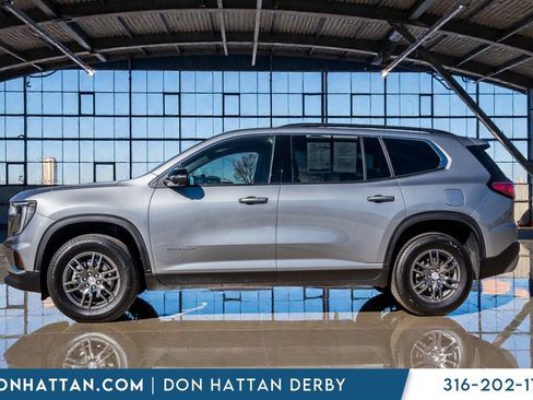 Used 2025 GMC Acadia Elevation image 2