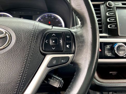 Used 2019 Toyota Highlander XLE FWD image 24
