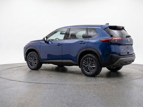 Used 2023 Nissan Rogue S FWD image 6