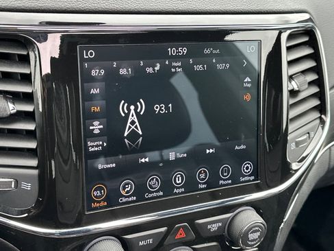 Used 2022 Jeep Grand Cherokee Limited w/ Trailer Tow Group IV image 27