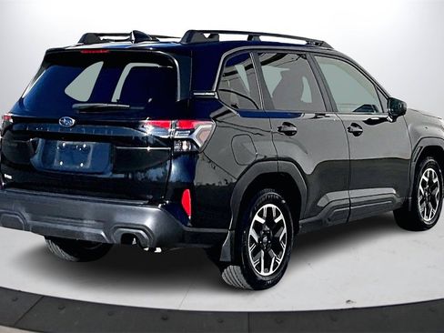 Used 2025 Subaru Forester Premium image 8