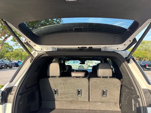 Used 2024 Chevrolet Traverse RS w/ LPO, Floor Liner Package FWD image 16