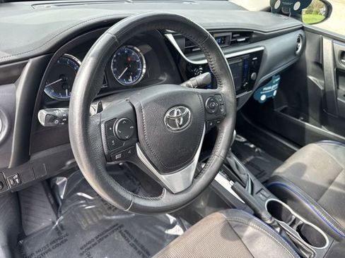 Used 2017 Toyota Corolla SE w/ SE Premium Package FWD image 12