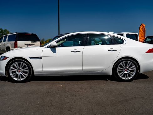 Used 2018 Jaguar XF Prestige image 13