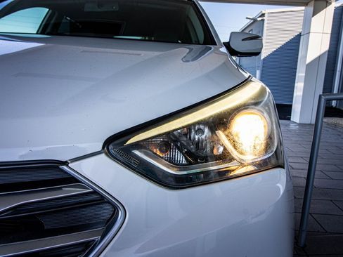 Used 2018 Hyundai Santa Fe Sport image 9