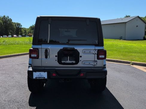Used 2019 Jeep Wrangler Unlimited Sahara AWD/4WD image 4
