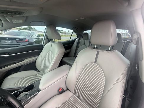 Used 2023 Toyota Camry SE image 13
