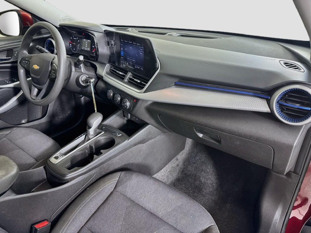 Used 2025 Chevrolet Trax LS w/ LS Convenience Package FWD image 28