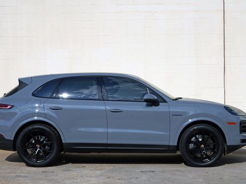 Used 2025 Porsche Cayenne E-Hybrid w/ Premium Package Plus AWD/4WD image 57
