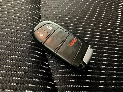 Used 2020 Dodge Journey SE w/ SE Popular Equipment Group FWD image 34
