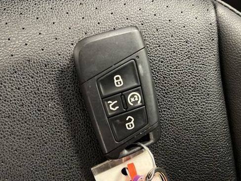 Used 2021 Volkswagen Tiguan SEL AWD/4WD image 10
