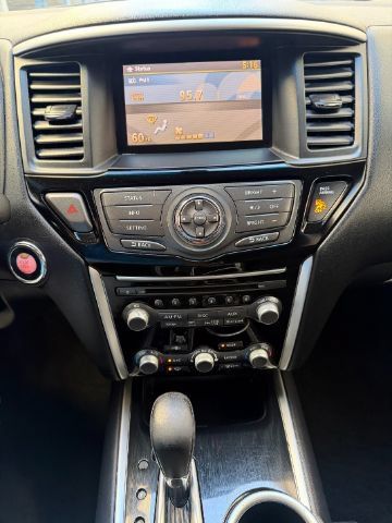 Used 2016 Nissan Pathfinder SV FWD image 21