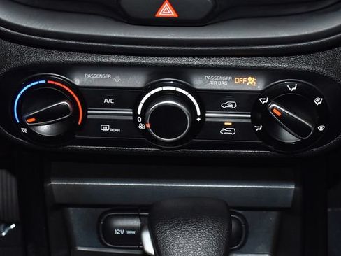 Used 2025 Kia Soul LX w/ LX Technology Package FWD image 30