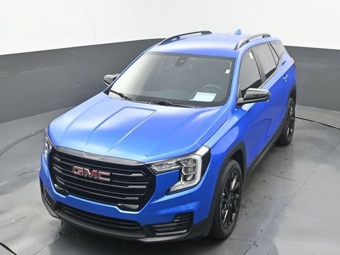 Used 2024 GMC Terrain SLE w/ Driver Convenience Package FWD image 32