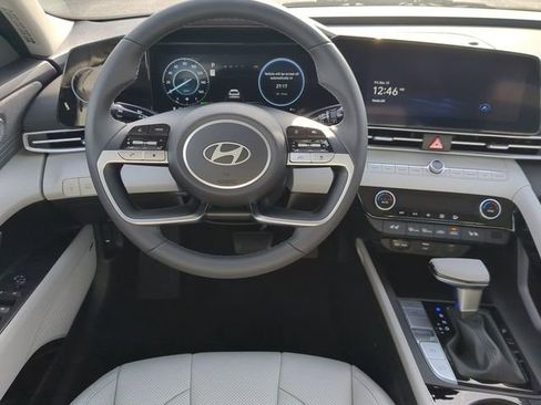 Used 2025 Hyundai Elantra Limited FWD image 14