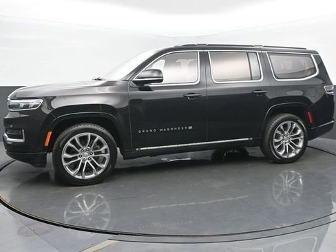 Used 2022 Jeep Grand Wagoneer Series II w/ Premium Group II AWD/4WD image 2