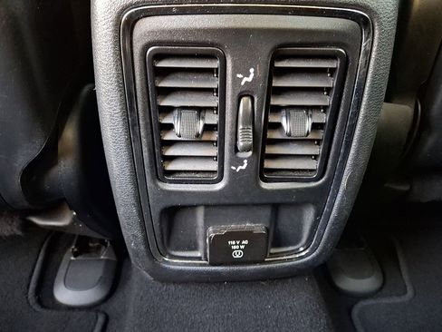 Used 2020 Jeep Grand Cherokee Altitude image 12