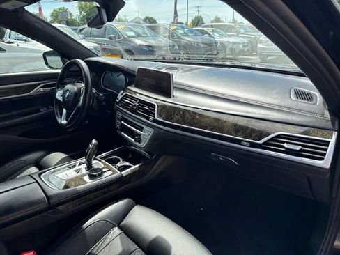 Used 2019 BMW 750i xDrive w/ Executive Package AWD/4WD image 23