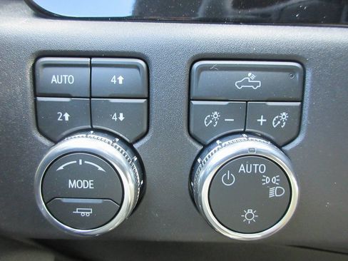 New 2026 GMC Sierra 1500 SLE AWD/4WD image 18