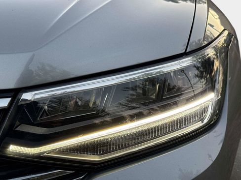 Used 2022 Volkswagen Tiguan SE image 5