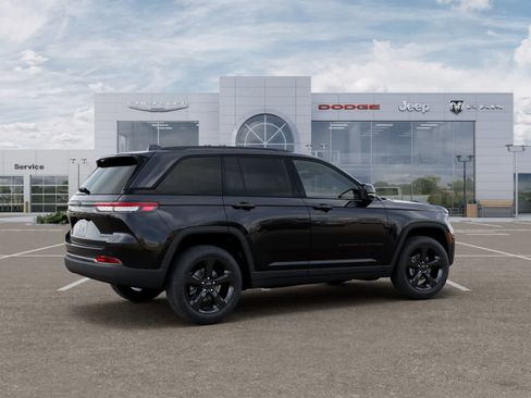 New 2025 Jeep Grand Cherokee Limited w/ Black Appearance Package image 4