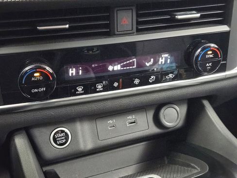 Used 2023 Nissan Rogue SV image 27